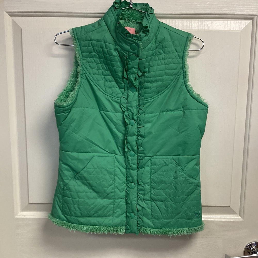 Billabong women’s vest size small, green, fuzzy lining, pockets & snaps, ruffled